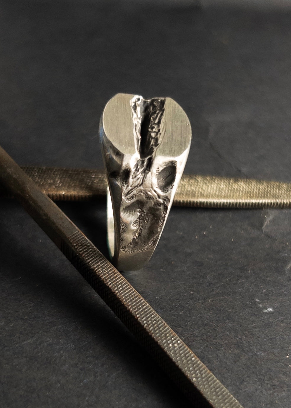 CRACKED RING