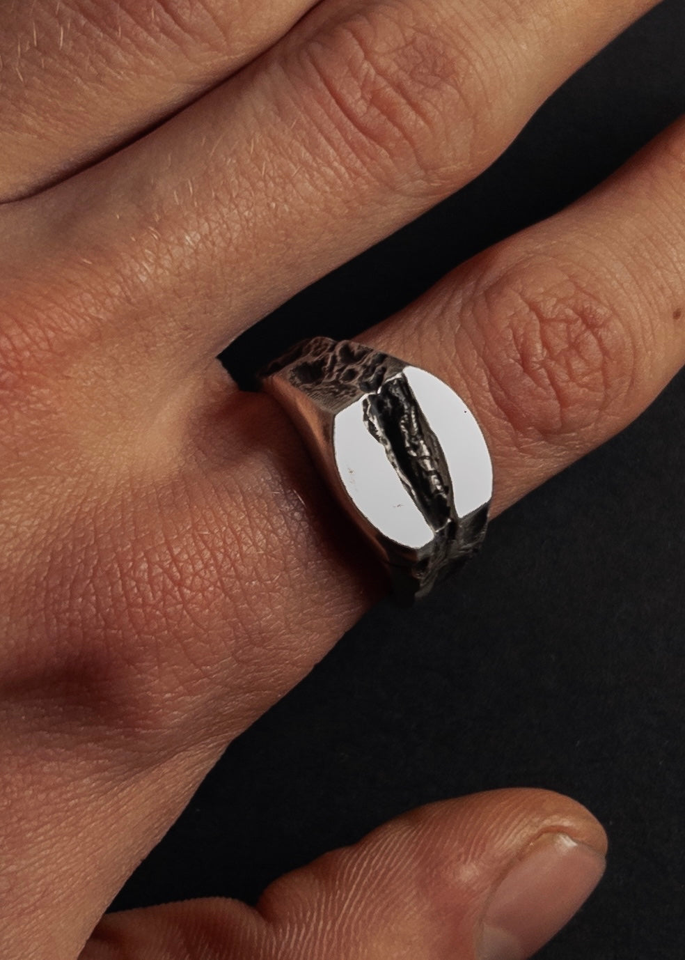 CRACKED RING