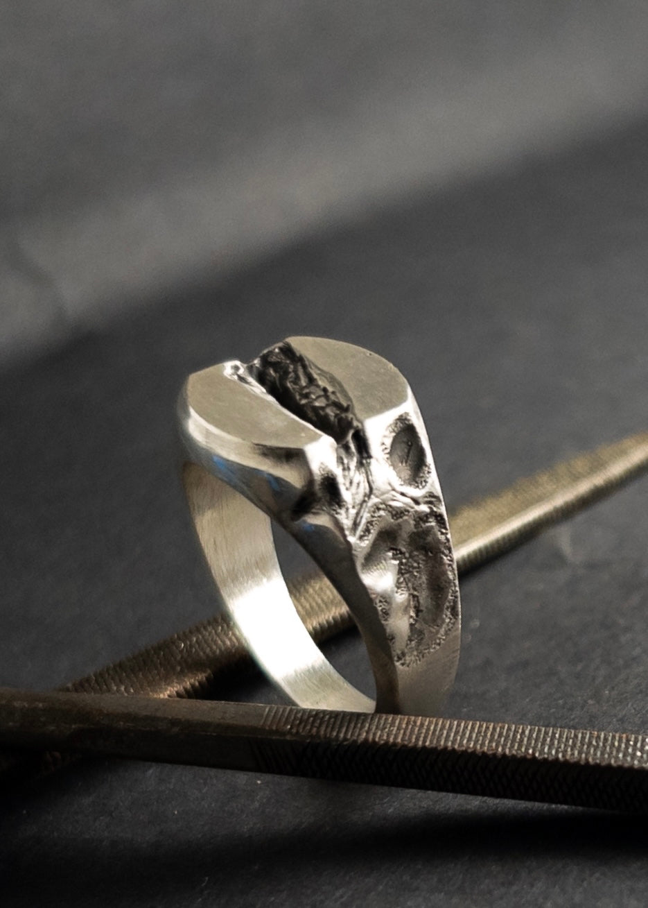 CRACKED RING