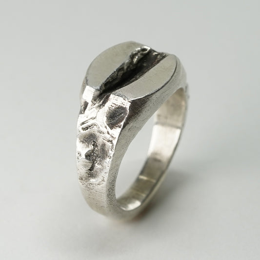 CRACKED RING