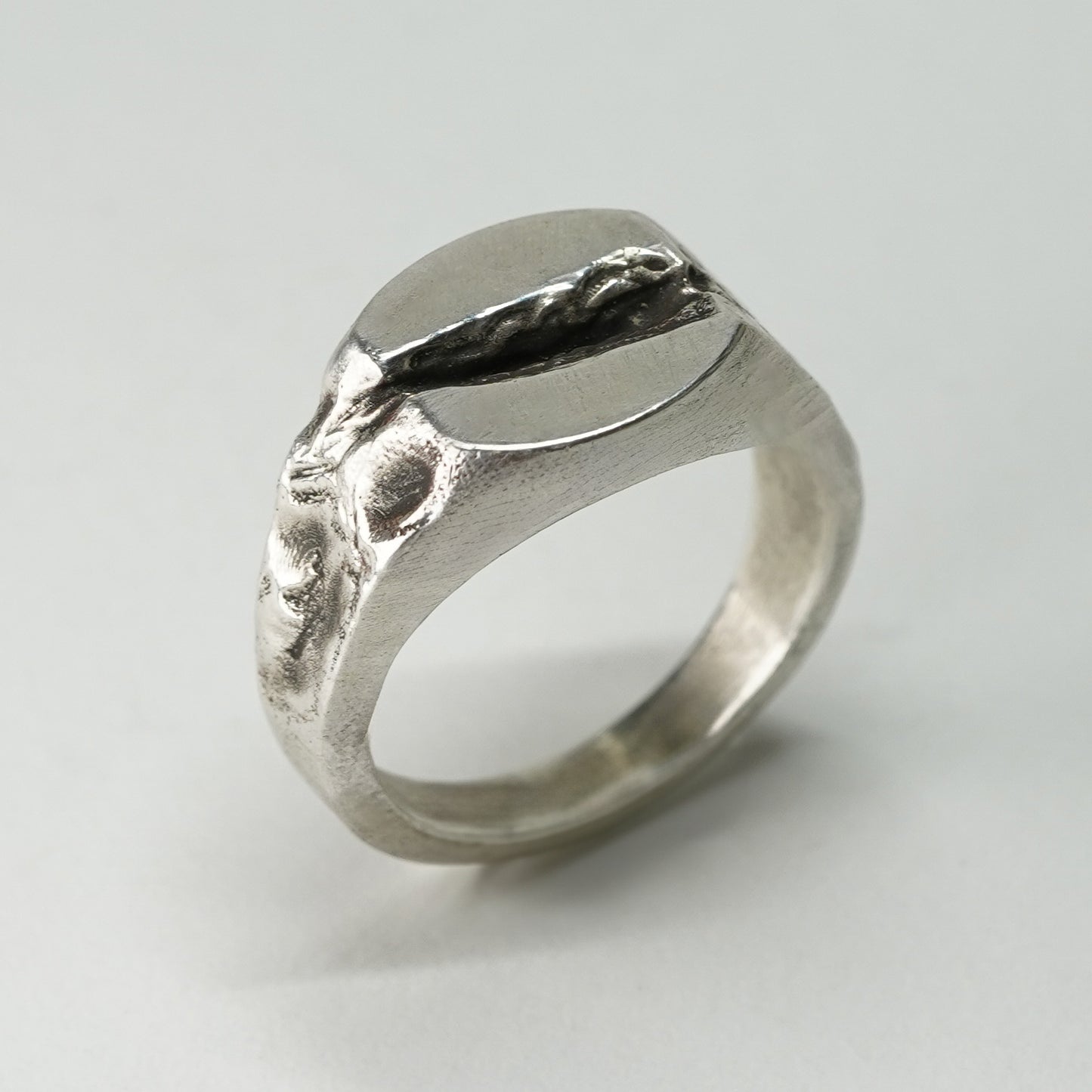 CRACKED RING