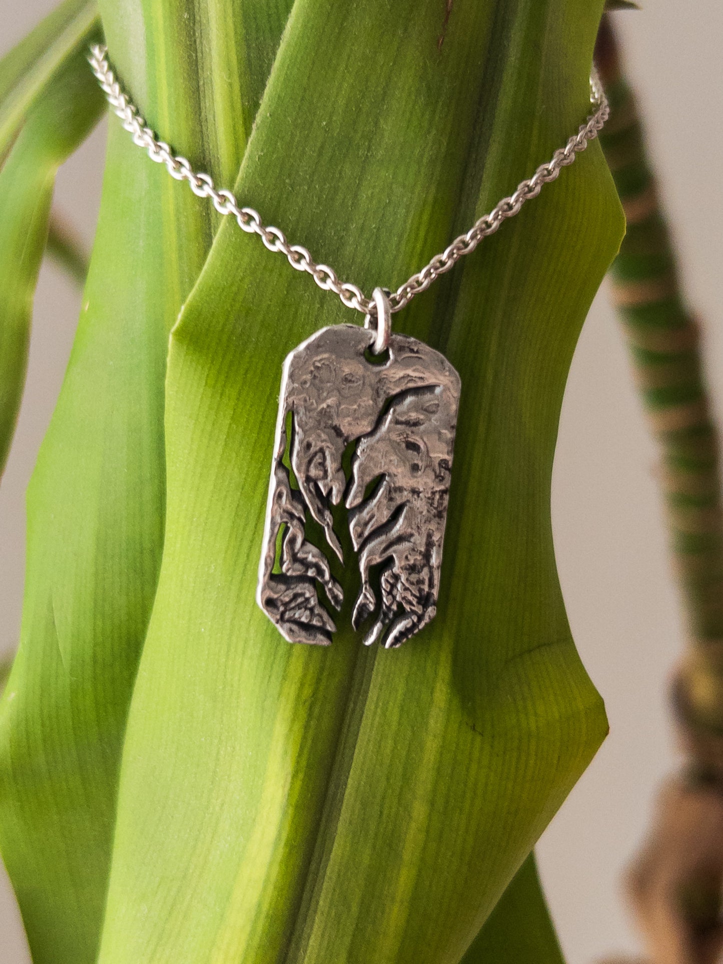 ROOTS PENDANT