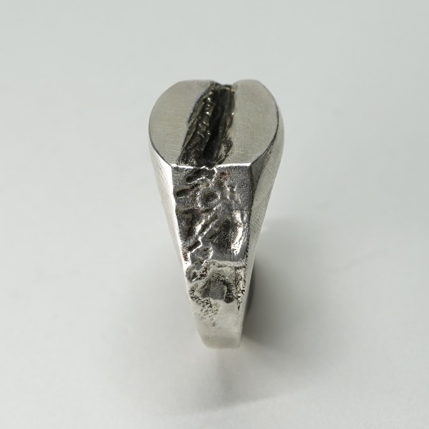 CRACKED RING