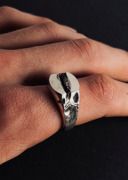 CRACKED RING